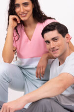 Combinaciones de moda Nuestros diseñadores crean una amplia gama de diseños exclusivos y combinaciones innovadoras, inspirándose en las pasarelas de moda de todo el mundo. ¡Reinventamos los Ambos Medicos!