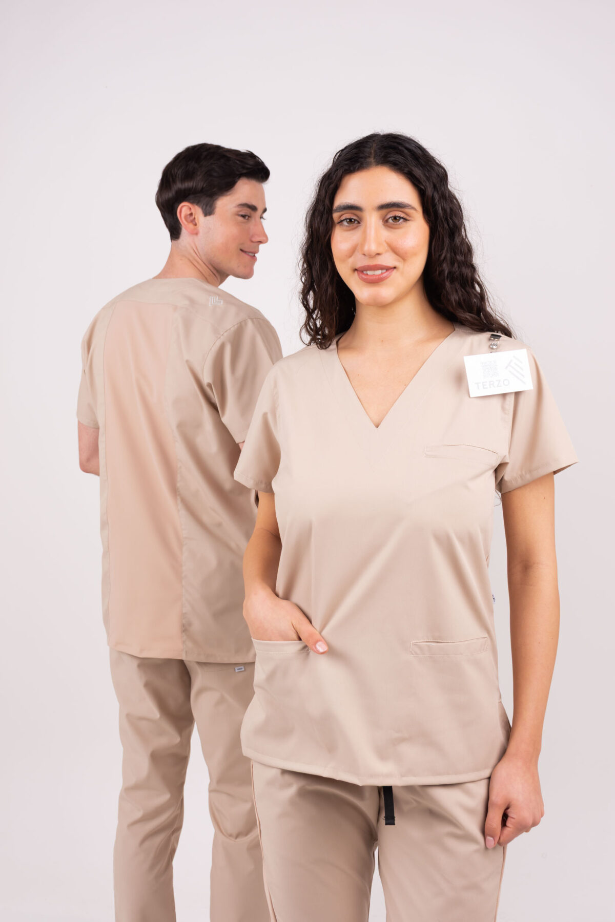 En Terzo Indumentaria , Todas nuestras prendas se prueban para cumplir con los más altos estándares de calidad al ser fabricadas.